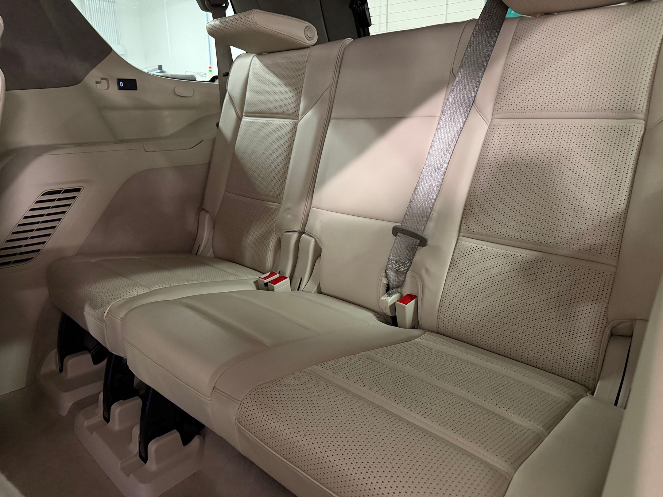 Certified 2023 Cadillac Escalade Sport Platinum w/ LPO, ONYX Package AWD/4WD image 23