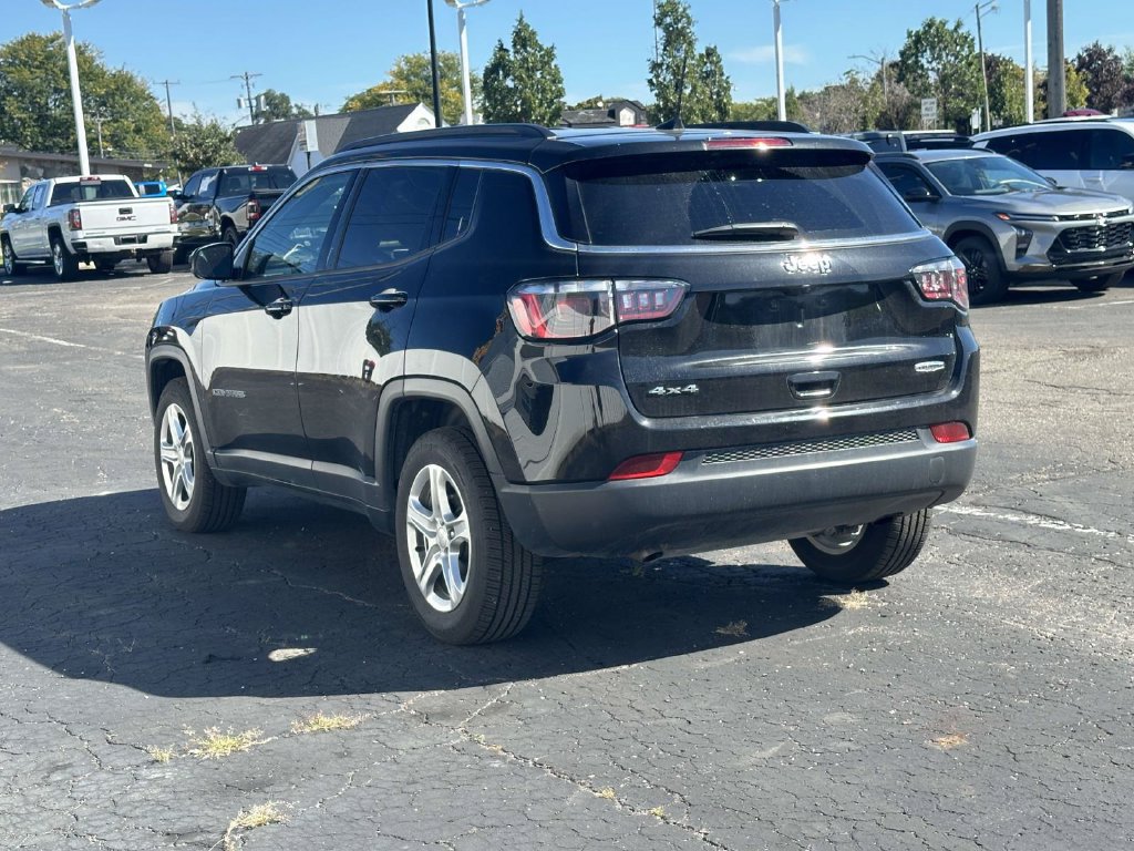 Used 2023 Jeep Compass Latitude w/ Convenience Group AWD/4WD image 6