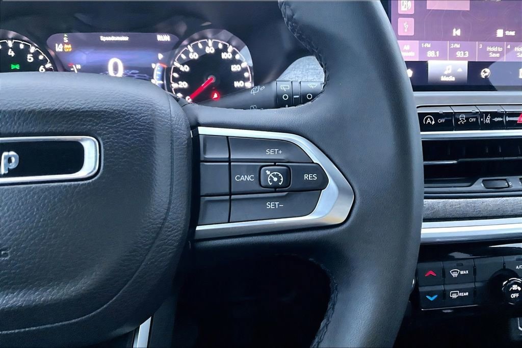 Used 2024 Jeep Compass Latitude image 19