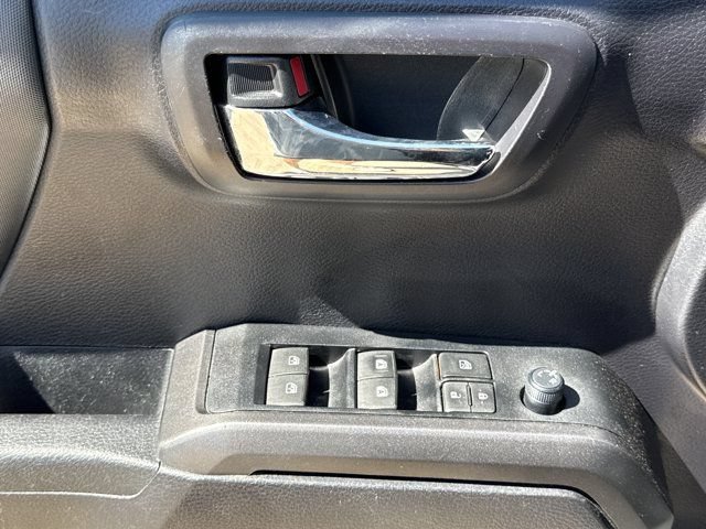 Used 2020 Toyota Tacoma TRD Off-Road w/ Technology Package AWD/4WD image 14