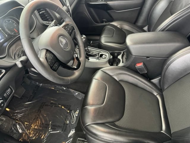 Used 2021 Jeep Cherokee Latitude Plus w/ Sun & Sound Group AWD/4WD image 23