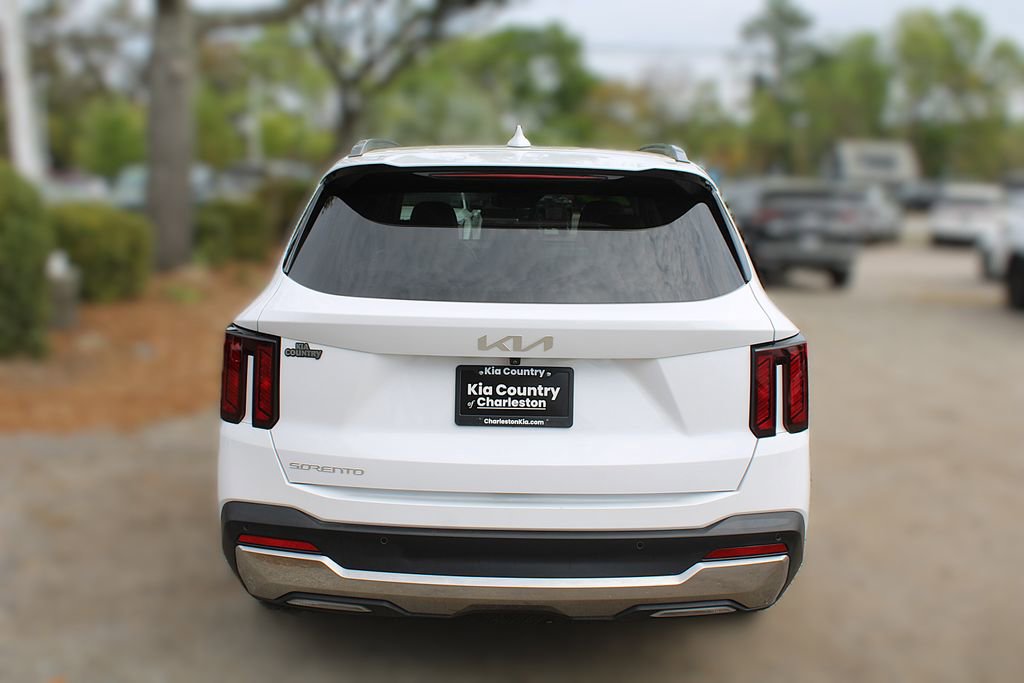 Certified 2025 Kia Sorento S w/ Panoramic Sunroof Package FWD image 8