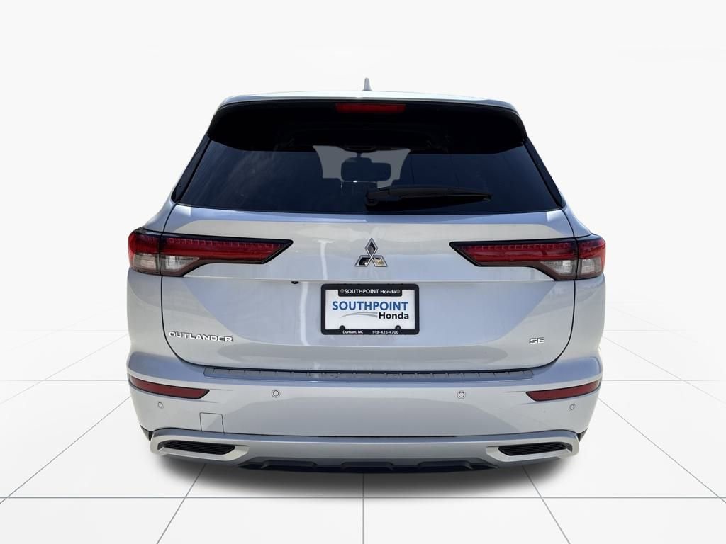 Used 2022 Mitsubishi Outlander SE image 11