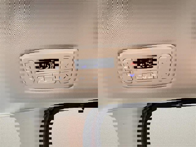 Used 2025 Kia Carnival EX image 16