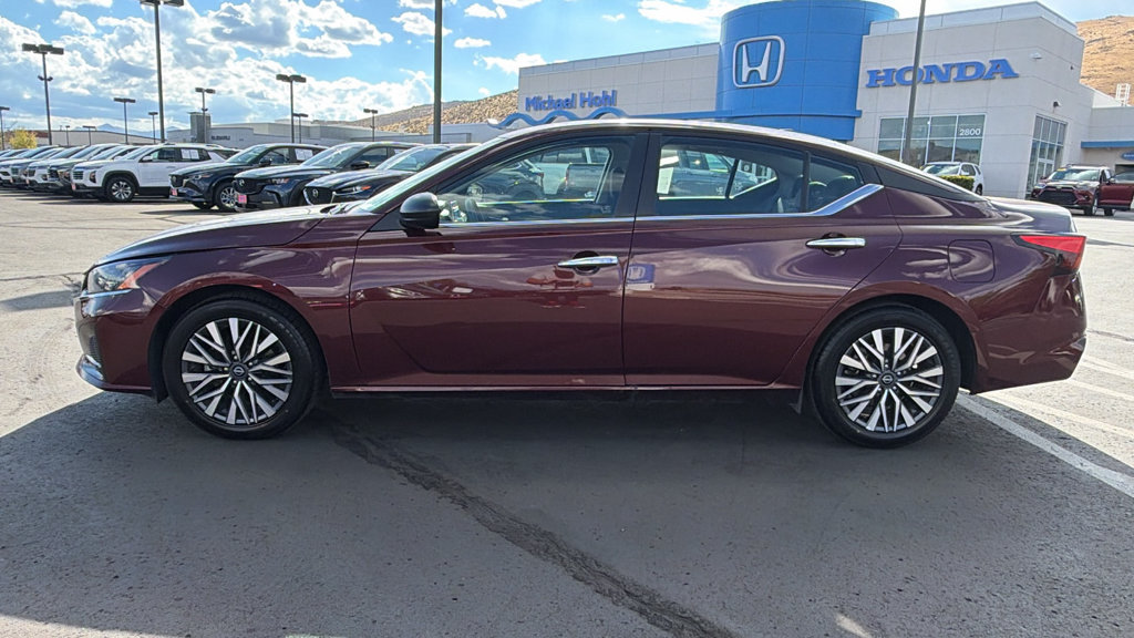 Used 2025 Nissan Altima 2.5 SV FWD image 6