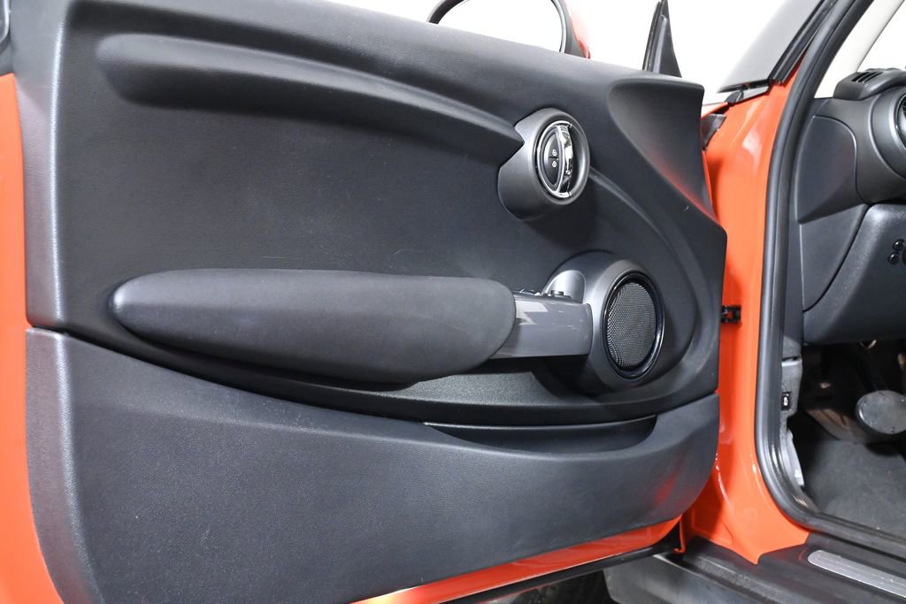 Used 2019 MINI Cooper 2-Door Hardtop w/ Signature Upholstery Package image 24