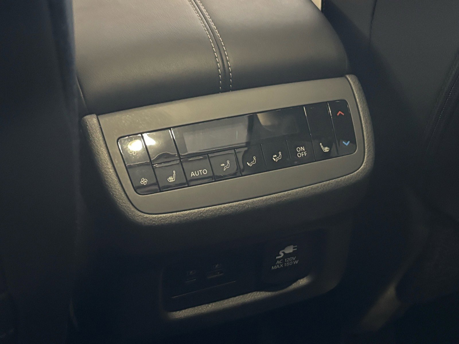 Used 2024 Nissan Pathfinder Platinum w/ Cargo Package image 11