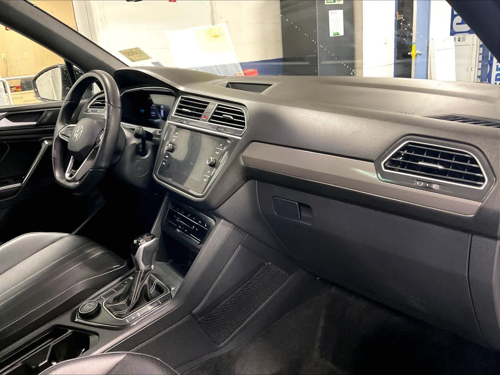 Used 2024 Volkswagen Tiguan SE R-Line AWD/4WD image 14