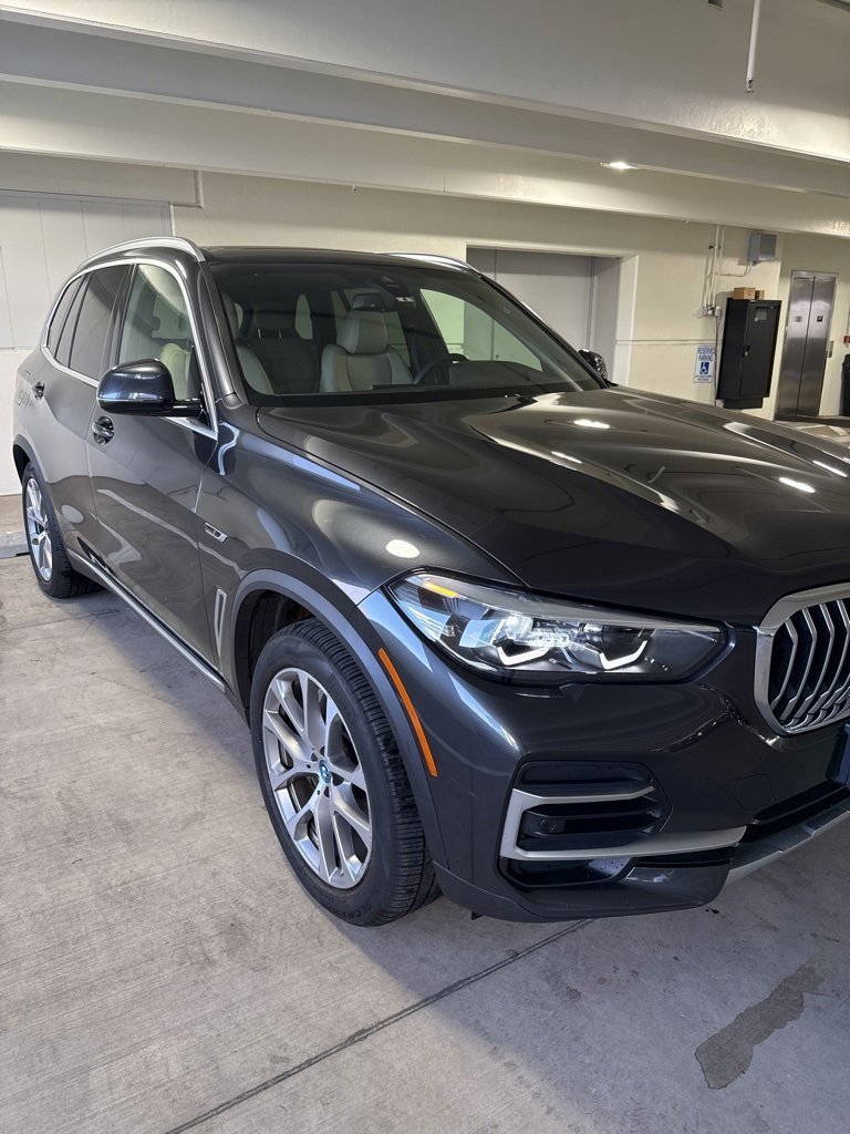 Used 2022 BMW X5 xDrive45e w/ Premium Package image 2