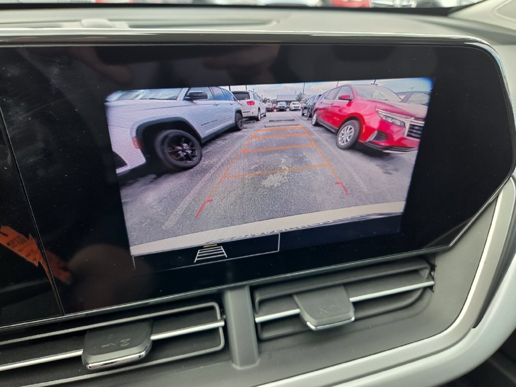 Used 2024 Chevrolet Trax LS FWD image 29