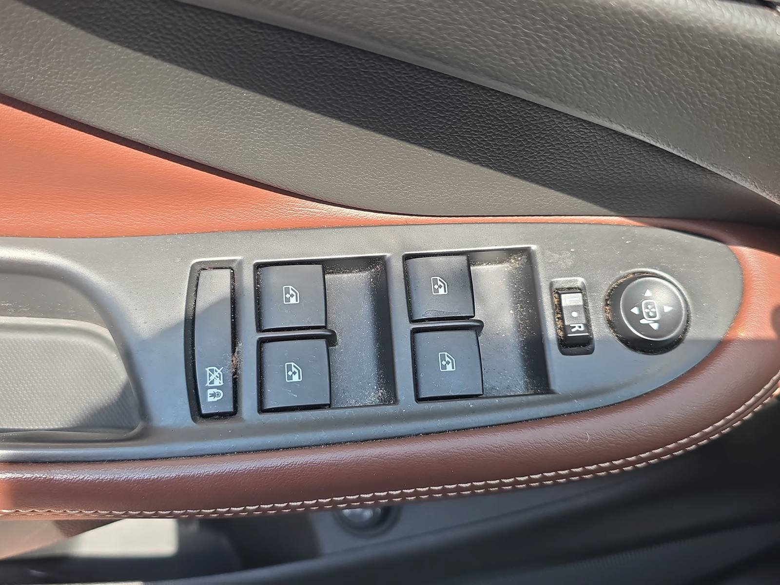 Used 2017 Buick Envision Essence w/ LPO, Cargo Package FWD image 27
