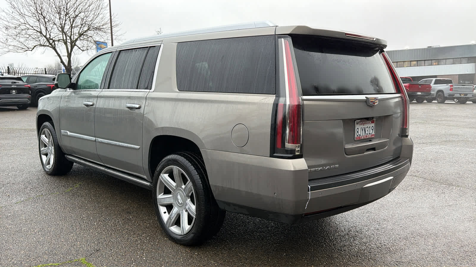 Used 2019 Cadillac Escalade ESV Premium Luxury image 7