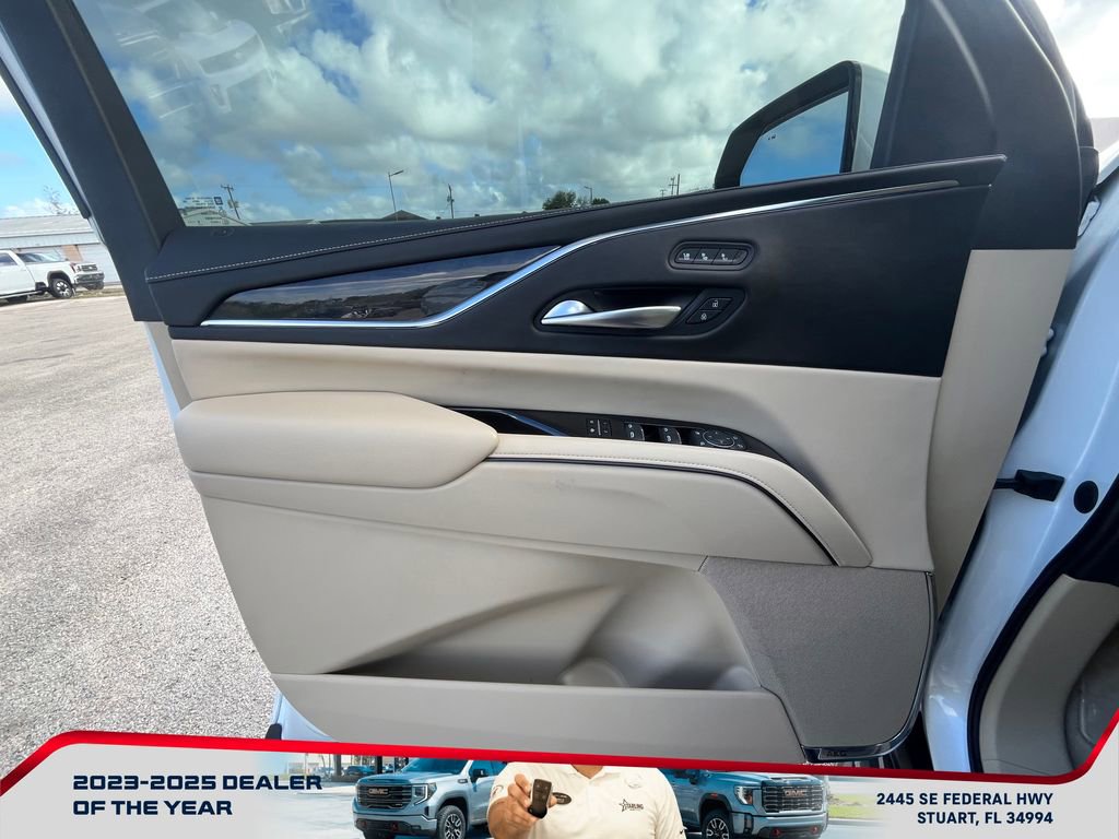 Used 2023 Cadillac Escalade ESV Premium Luxury image 24