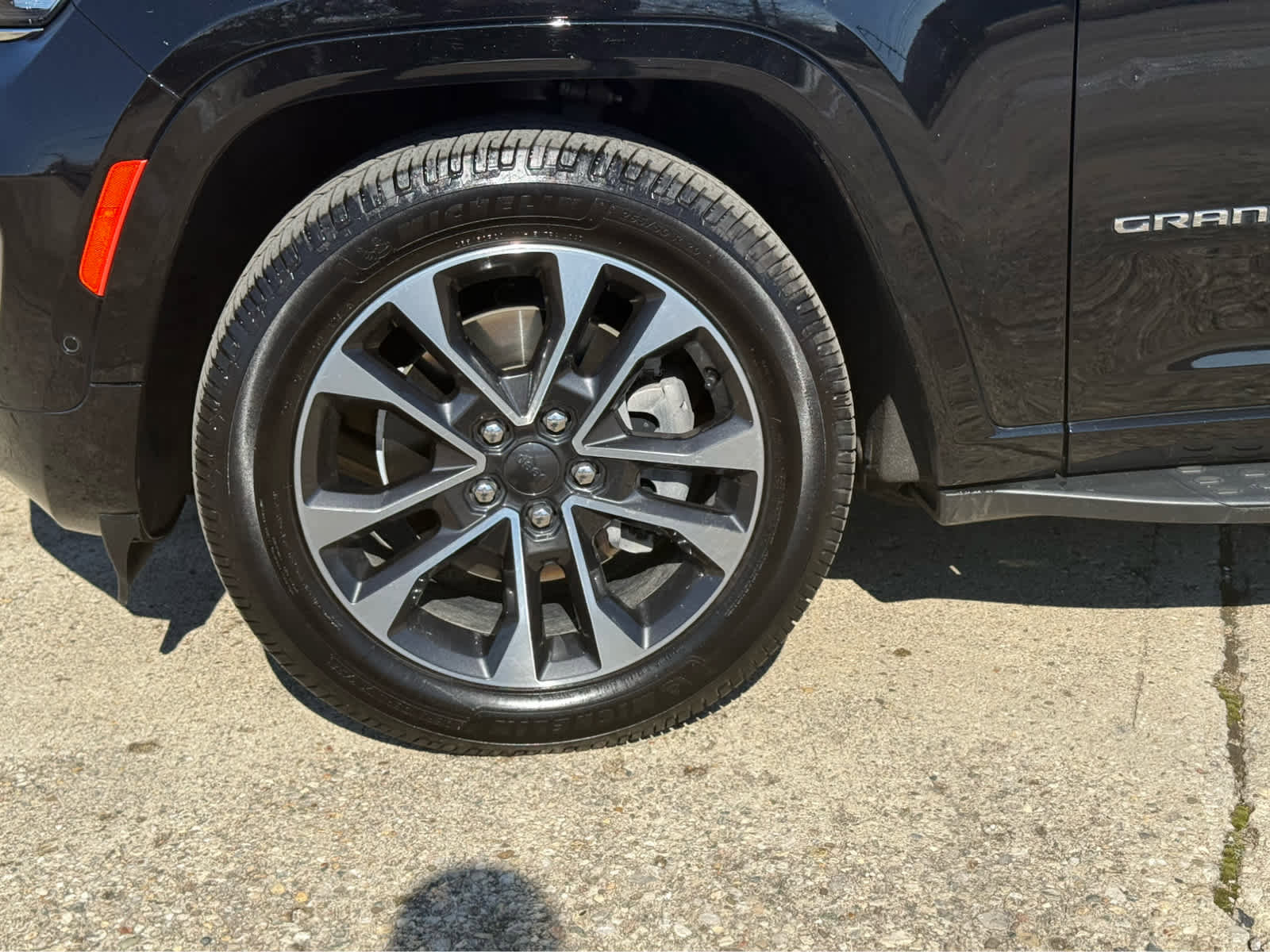 Used 2021 Jeep Grand Cherokee L Overland w/ Luxury Tech Group IV AWD/4WD image 9