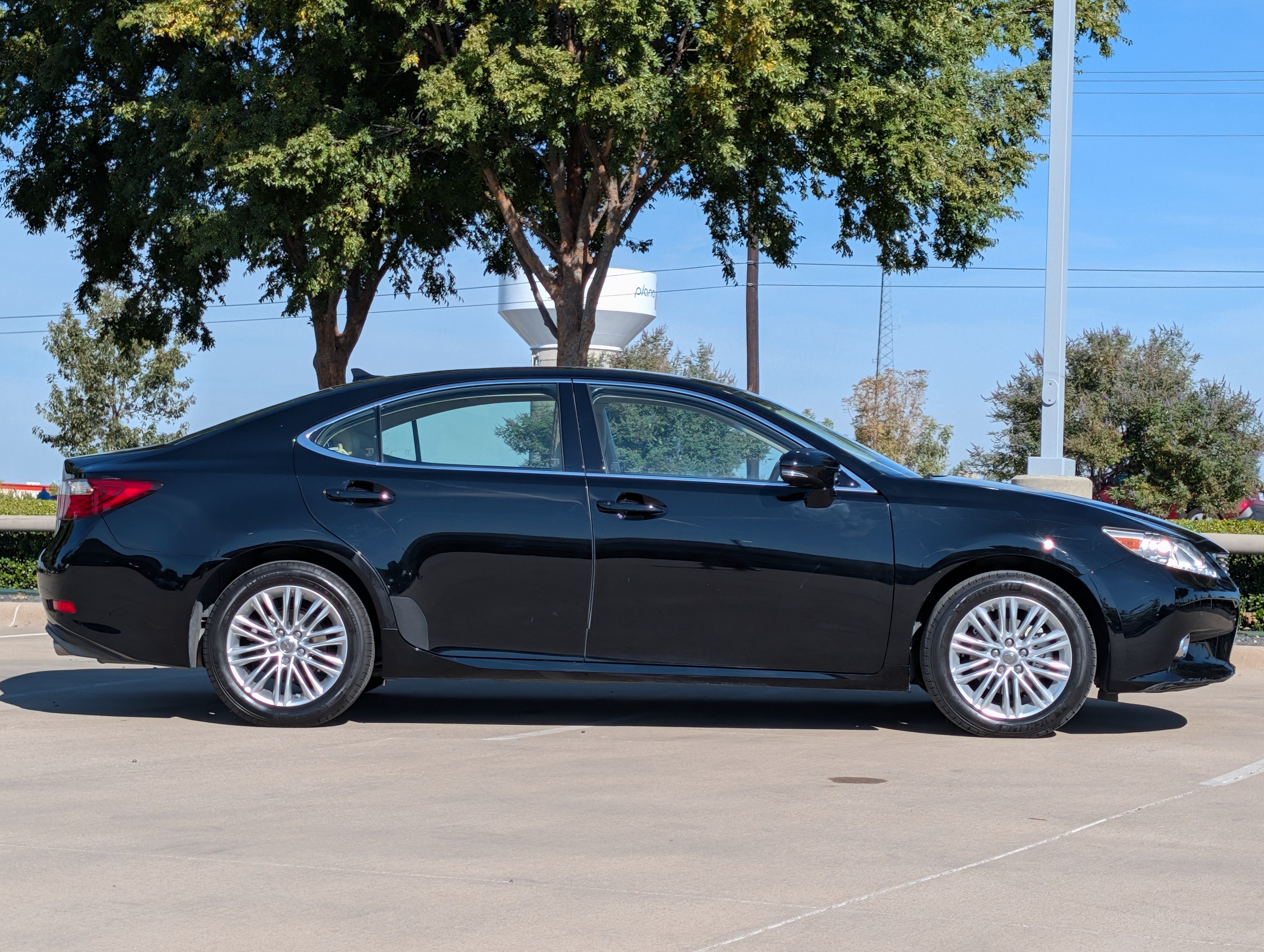 Used 2014 Lexus ES 350 w/ Luxury Package FWD image 6
