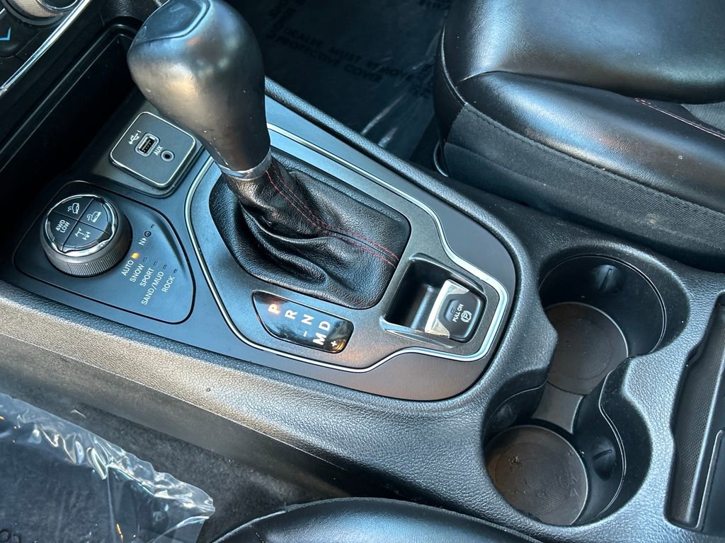 Used 2019 Jeep Cherokee Trailhawk w/ Comfort/Convenience Group image 16