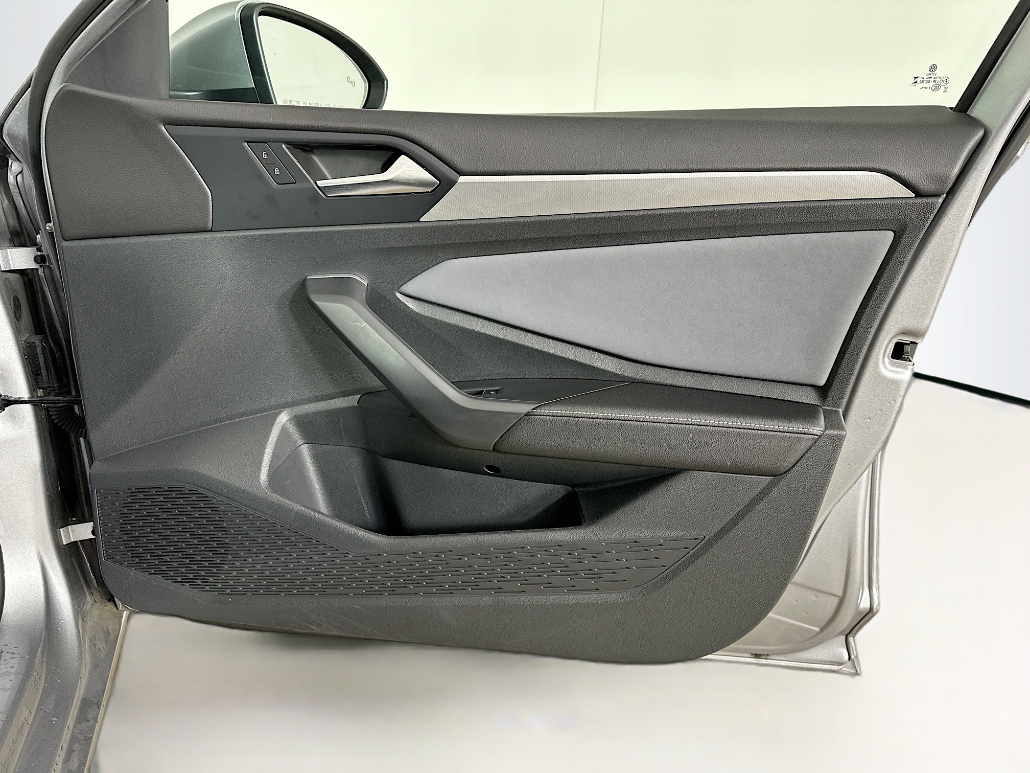 Used 2025 Volkswagen Jetta SE image 31