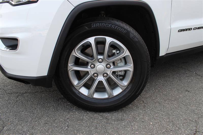 Used 2021 Jeep Grand Cherokee Laredo AWD/4WD image 9