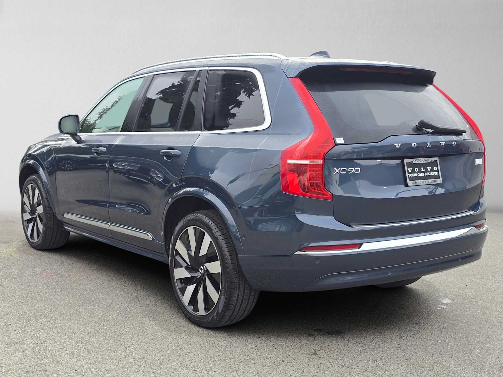 Certified 2023 Volvo XC90 T8 Ultimate w/ Protection Package Premier AWD/4WD image 6