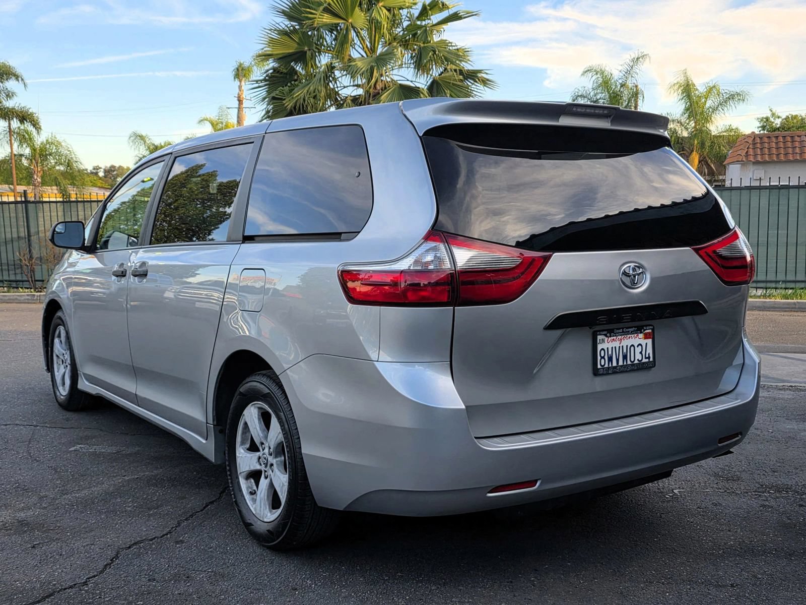 Used 2020 Toyota Sienna L FWD image 4