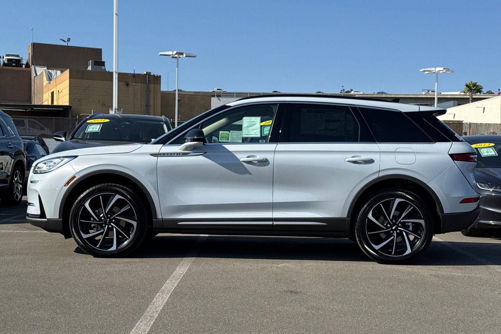 New 2025 Lincoln Corsair Reserve w/ Equipment Group 202A image 6