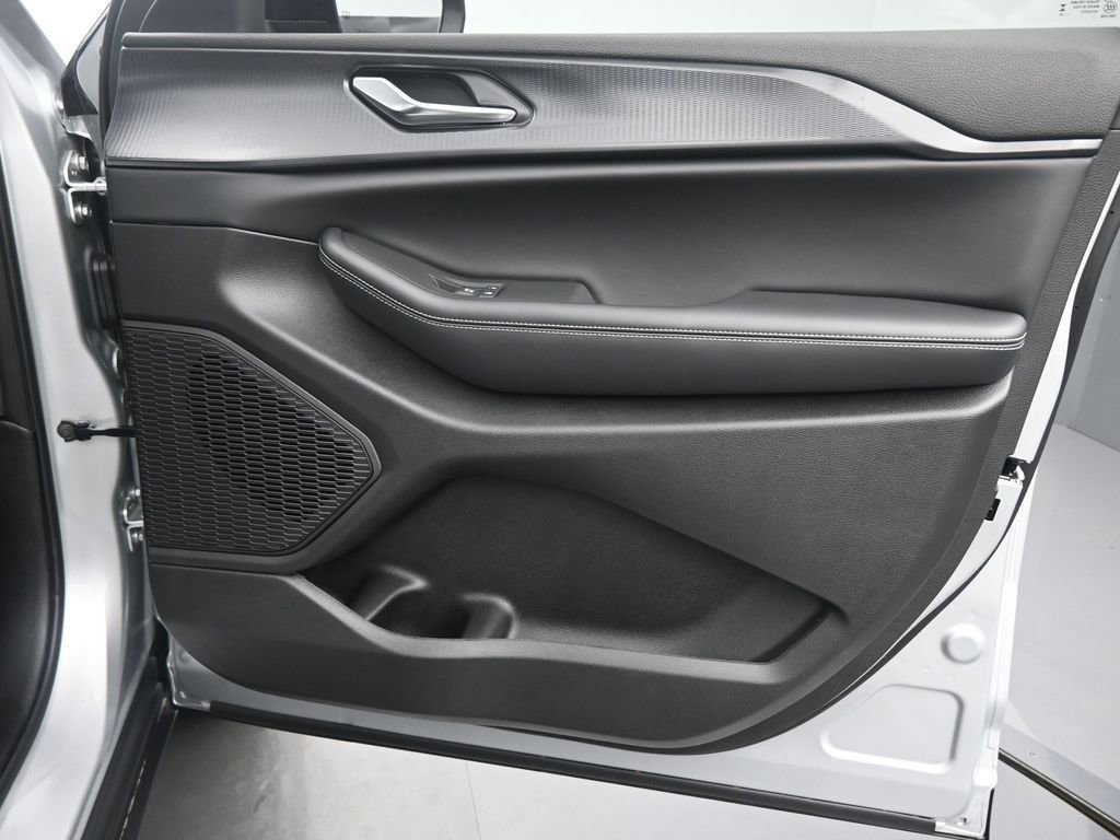 New 2025 Jeep Grand Cherokee L Laredo w/ Luxury Tech Group I image 22