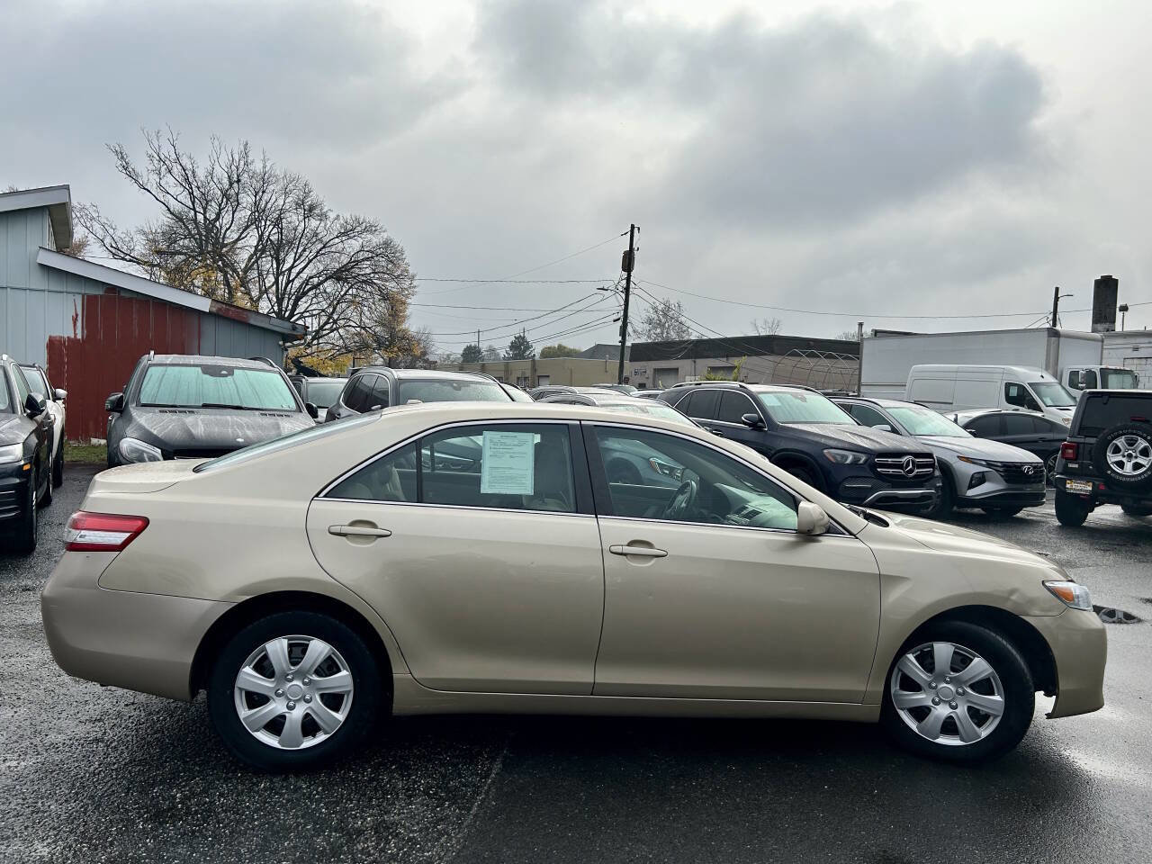 Used 2010 Toyota Camry LE image 8
