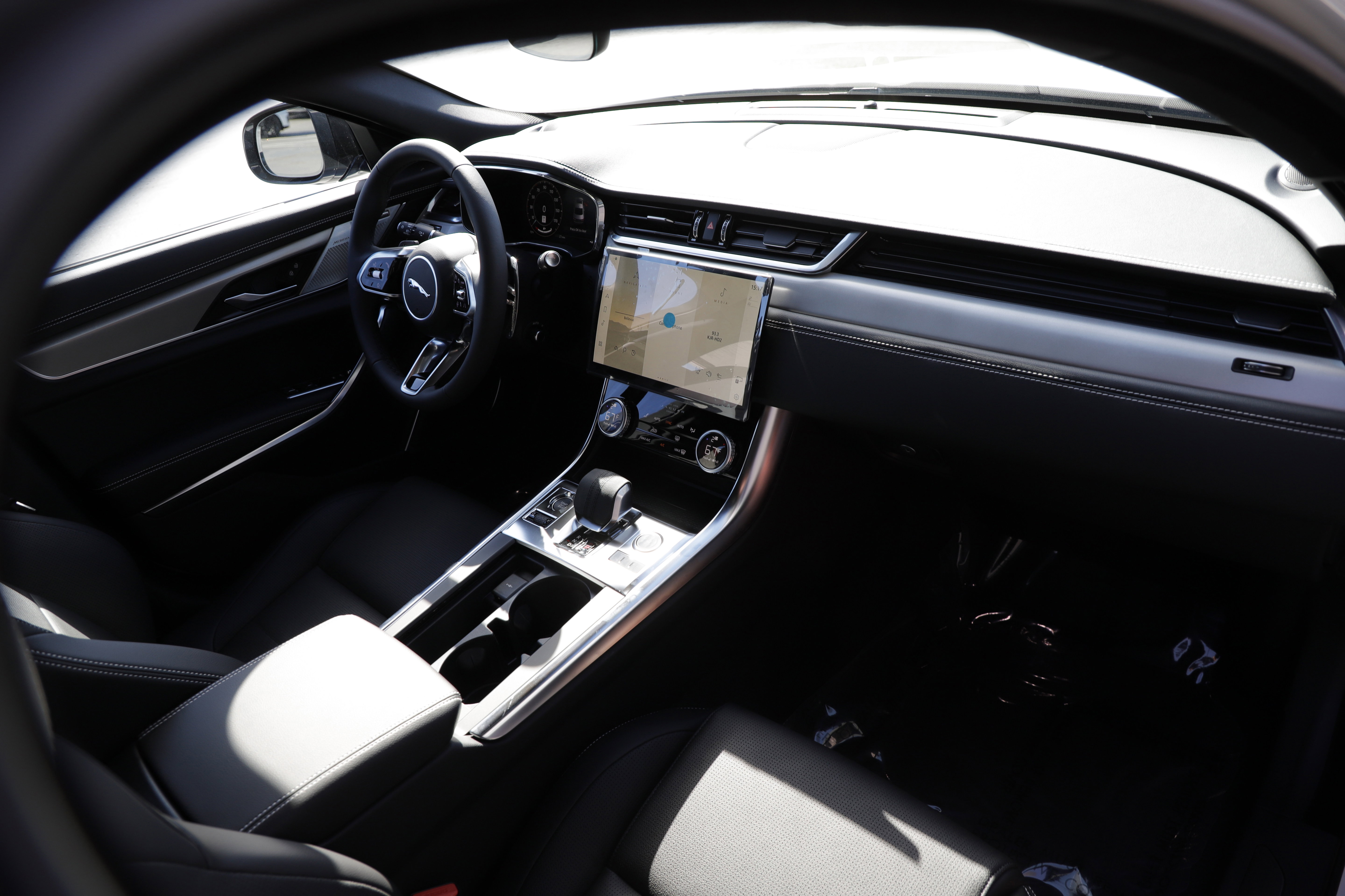New 2024 Jaguar XF R-Dynamic SE image 8