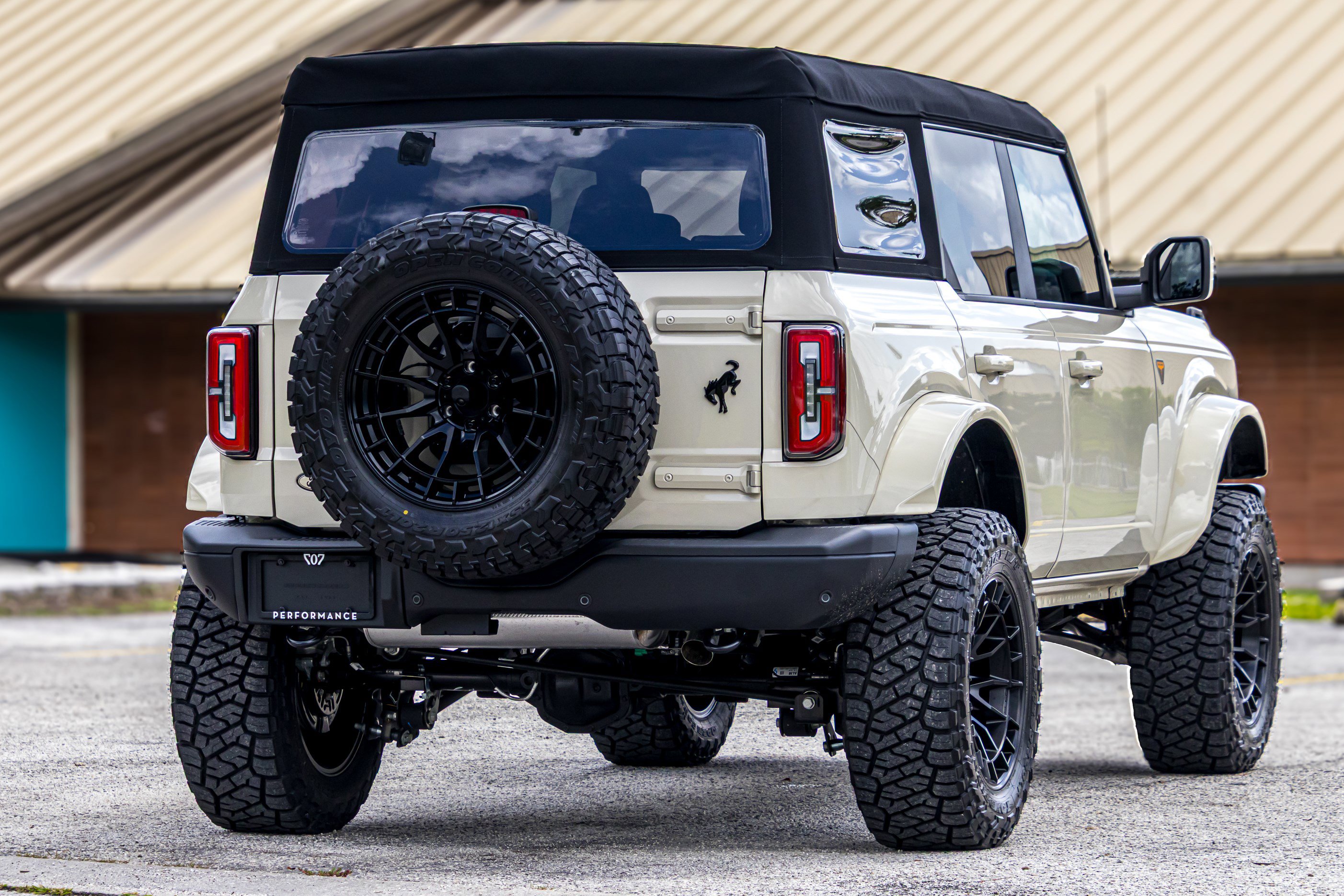 New 2025 Ford Bronco Badlands image 3