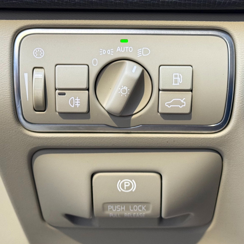 Used 2015 Volvo XC60 T5 Platinum image 23