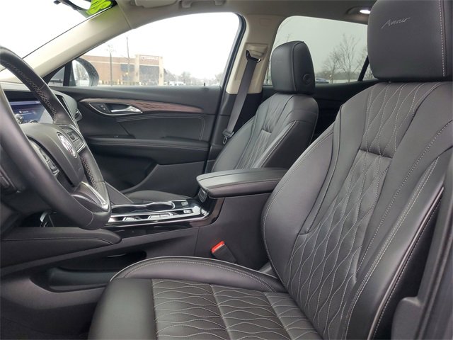 Used 2021 Buick Envision Avenir w/ Technology Package II image 17