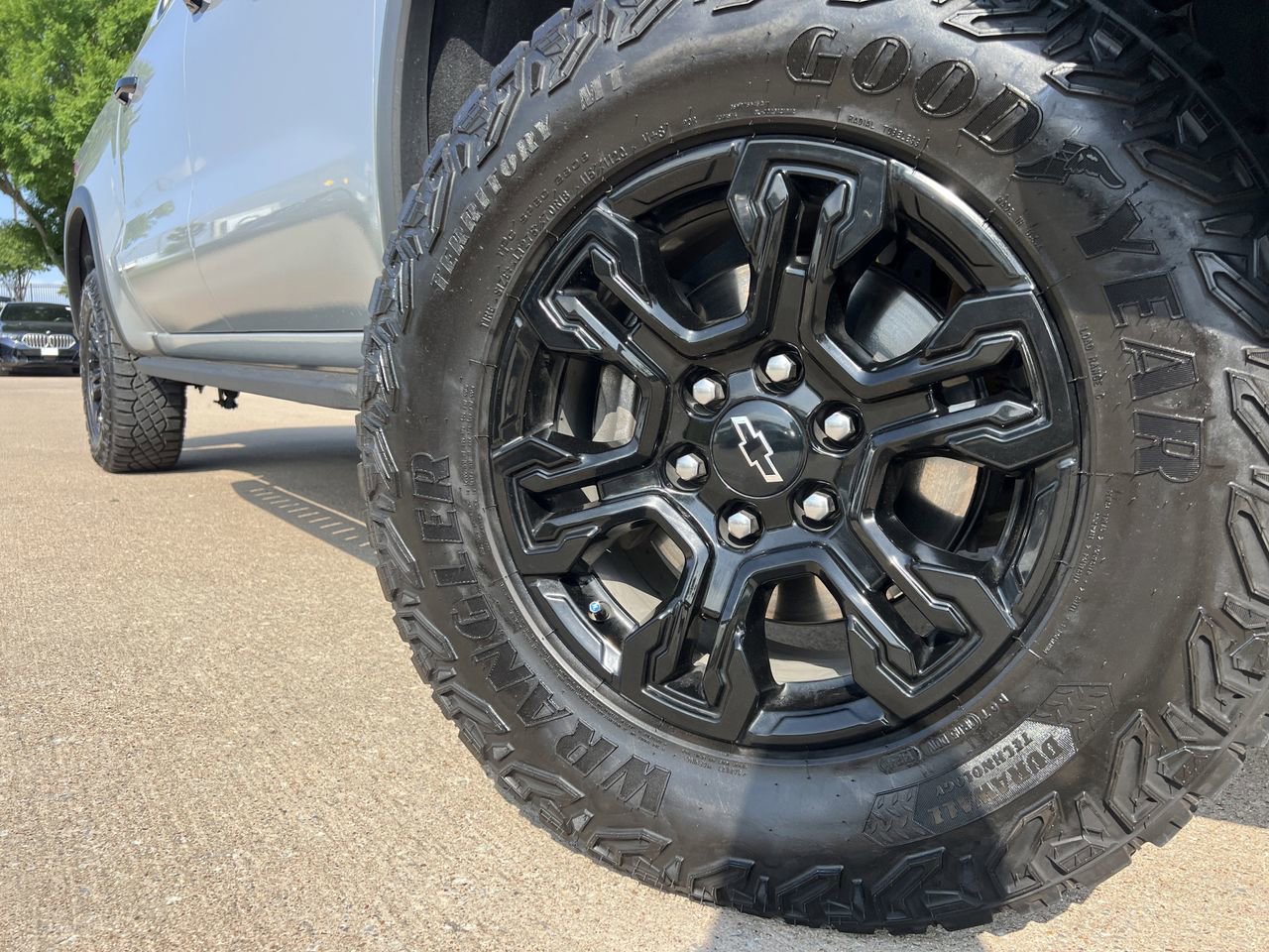 Used 2024 Chevrolet Silverado 1500 ZR2 w/ Technology Package AWD/4WD image 9