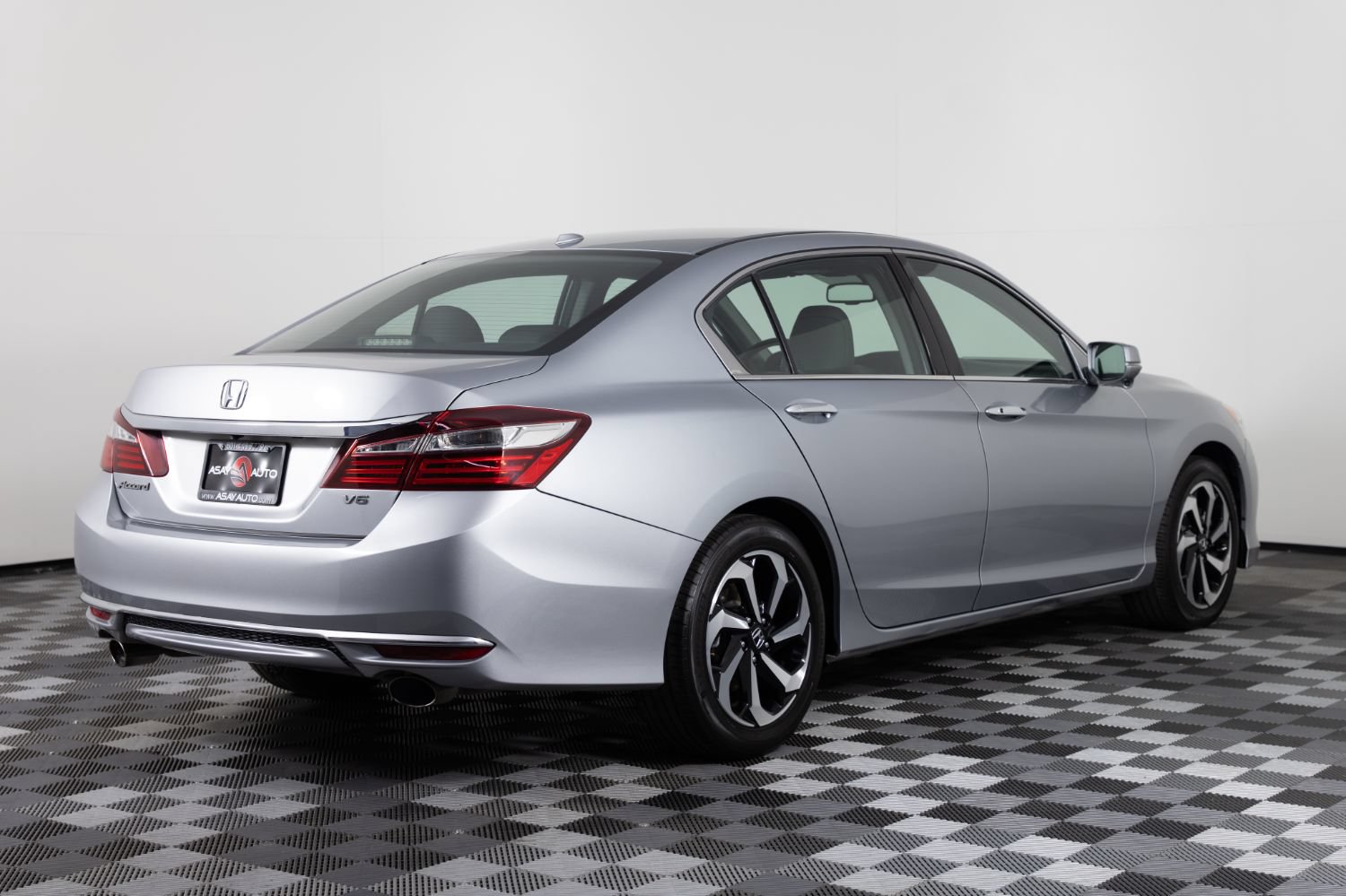 Used 2017 Honda Accord EX-L image 8