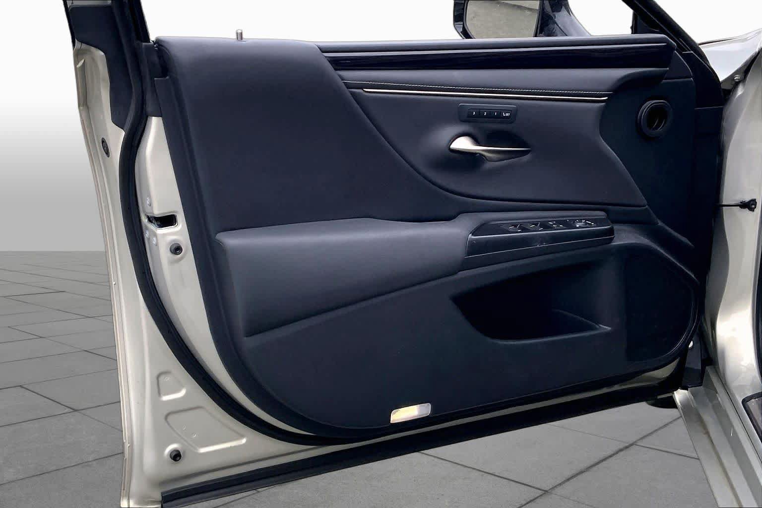 Certified 2021 Lexus ES 350 w/ Premium Package FWD image 22