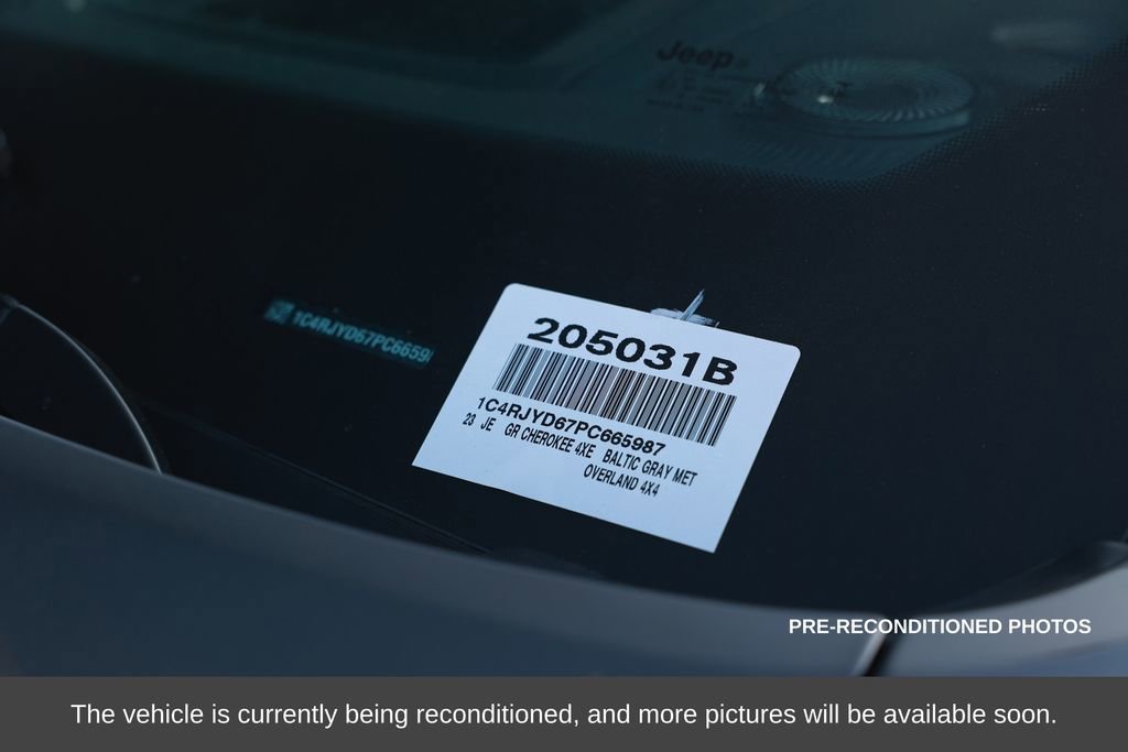 Used 2023 Jeep Grand Cherokee Overland w/ Advanced Protech Group III image 18