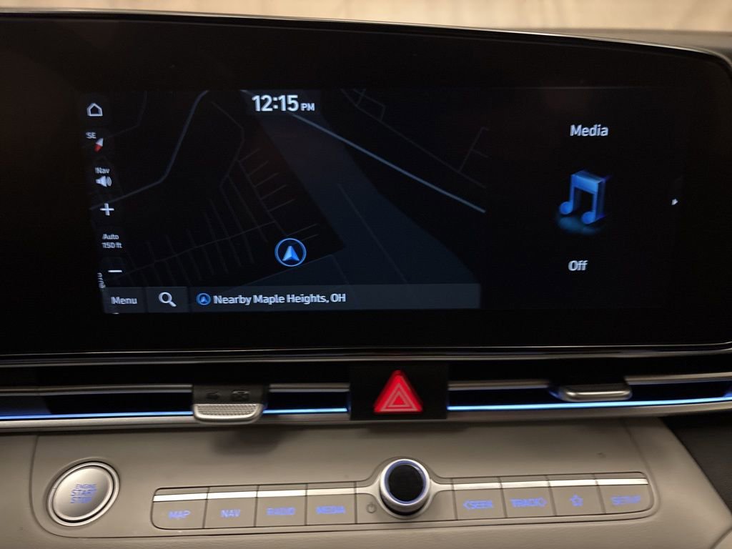 Used 2025 Hyundai Elantra Limited image 19