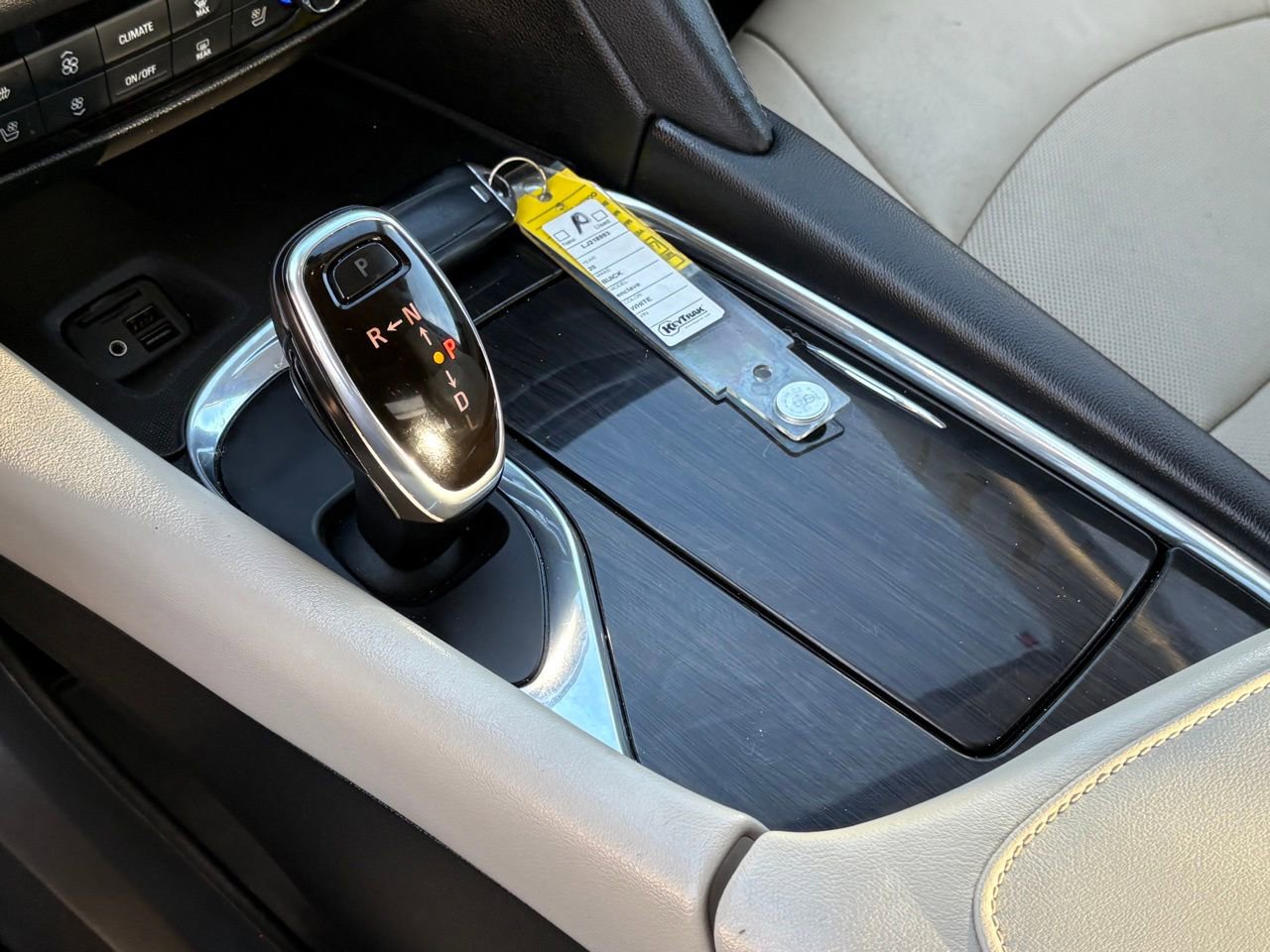 Used 2020 Buick Enclave Premium w/ Sun and Sites Package image 23