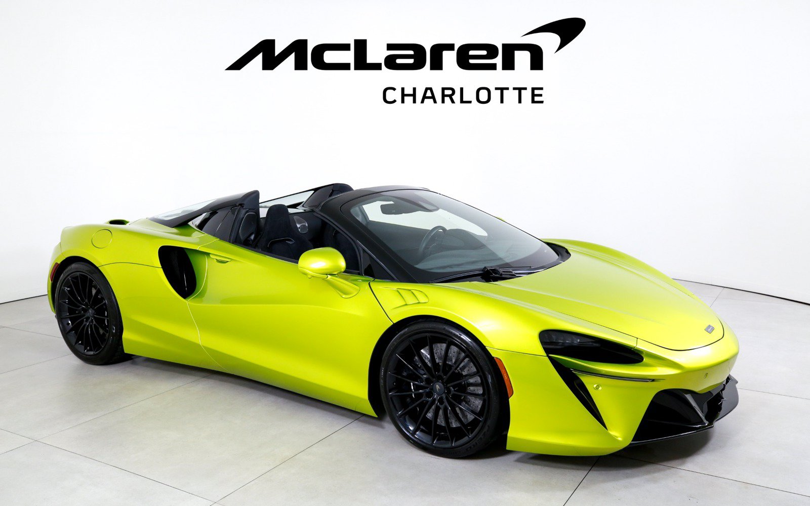 Used 2025 McLaren Artura Spider RWD image 2