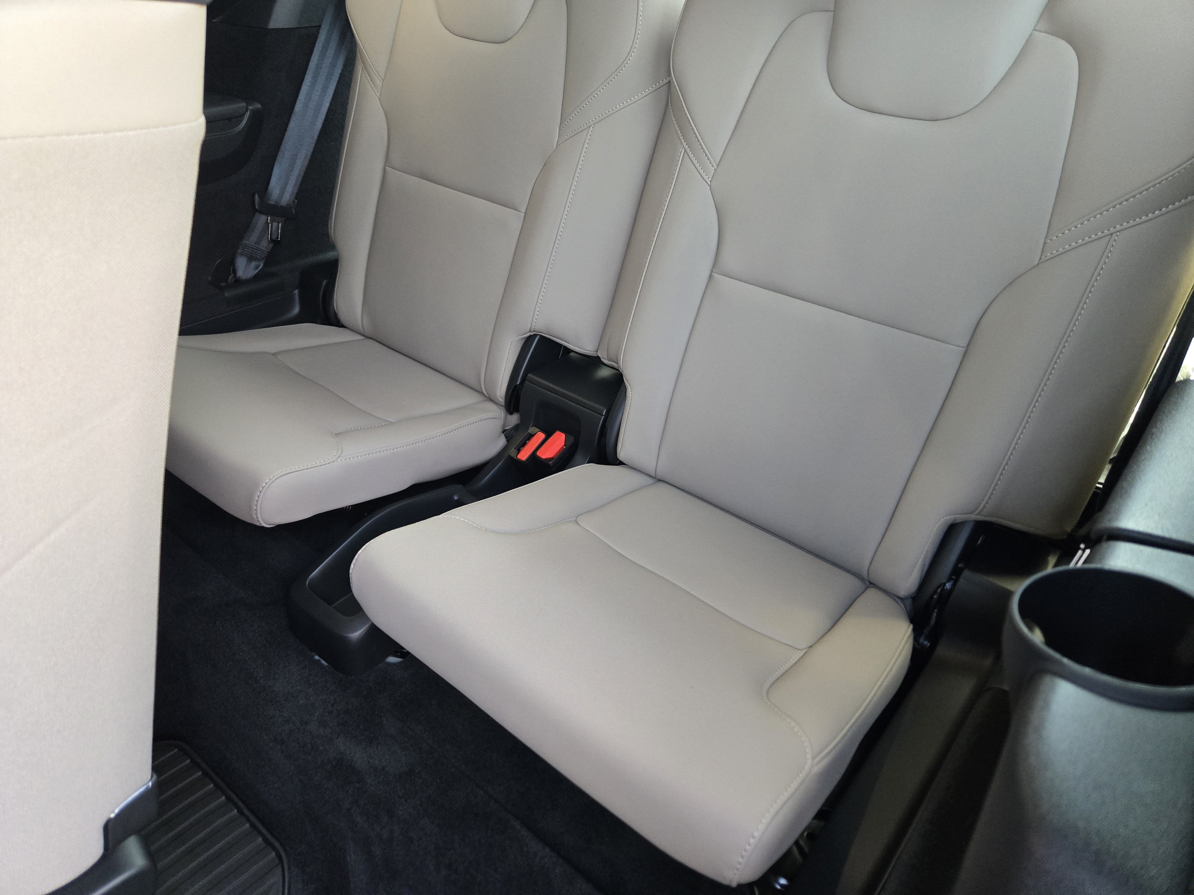 Certified 2026 Volvo XC90 B6 Plus w/ Protection Package Premier AWD/4WD image 31