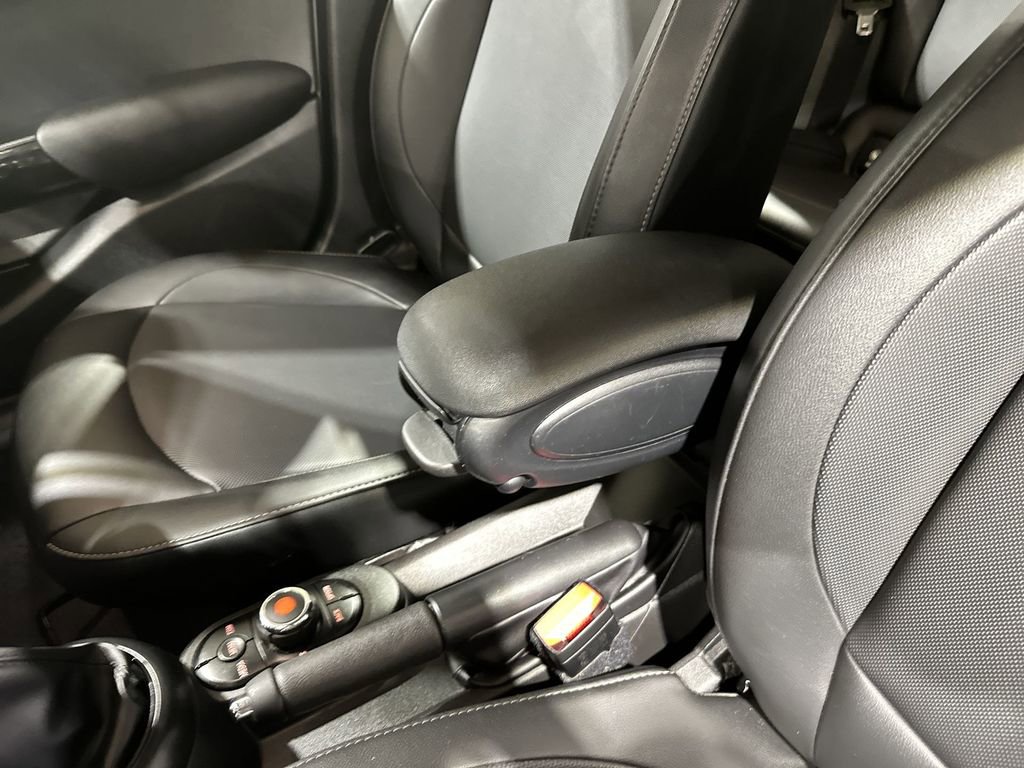 Used 2019 MINI Cooper 4-Door Hardtop image 22