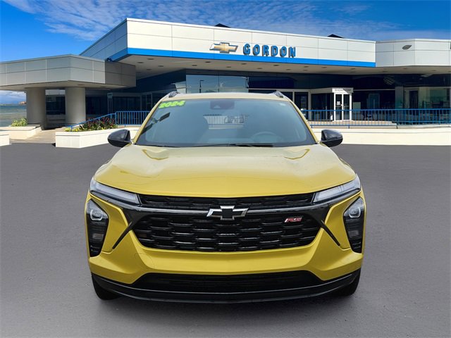 Used 2024 Chevrolet Trax RS w/ Sunroof Package image 2