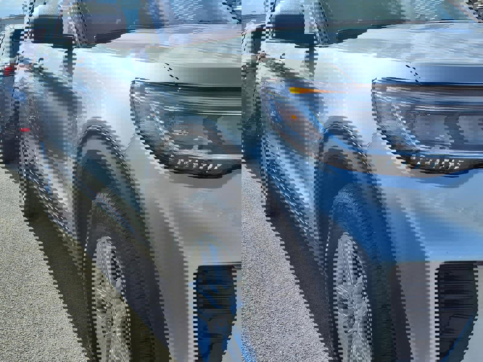 Used 2025 Ford Explorer Active image 27