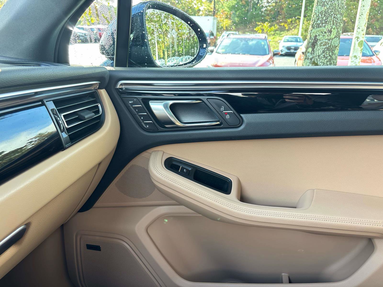 Used 2023 Porsche Macan image 25