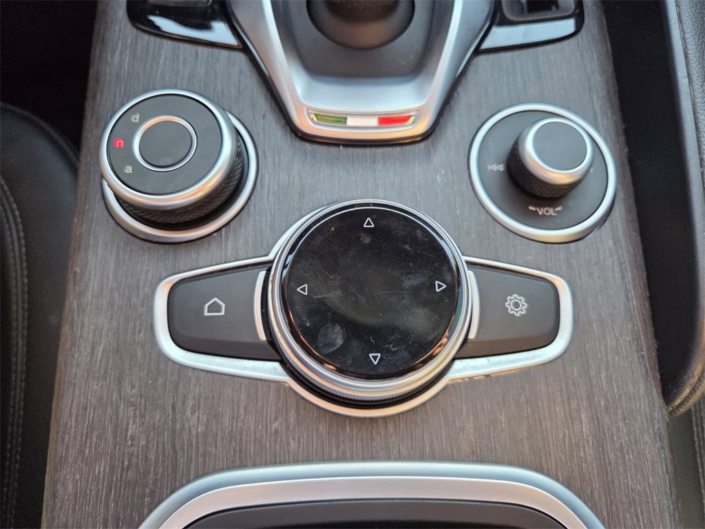 Used 2022 Alfa Romeo Giulia Ti image 28
