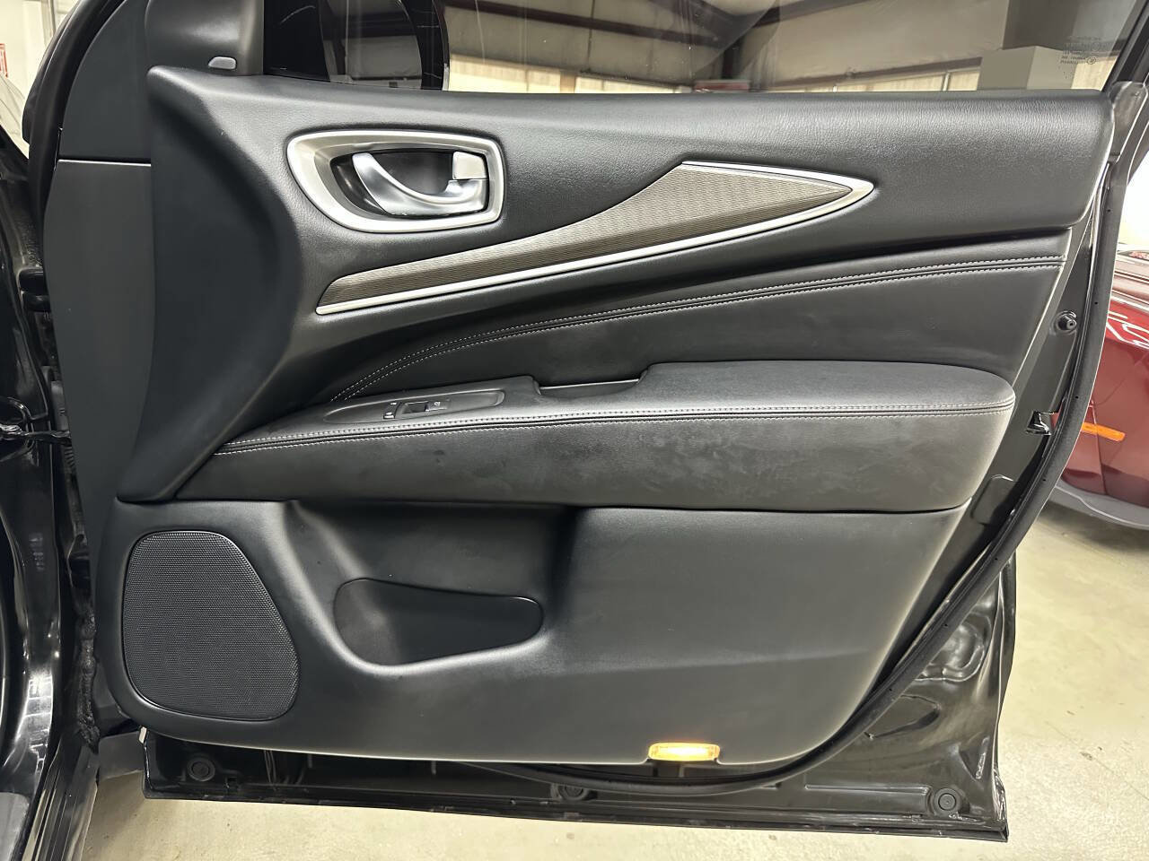 Used 2019 INFINITI QX60 Luxe w/ Essential Package image 18