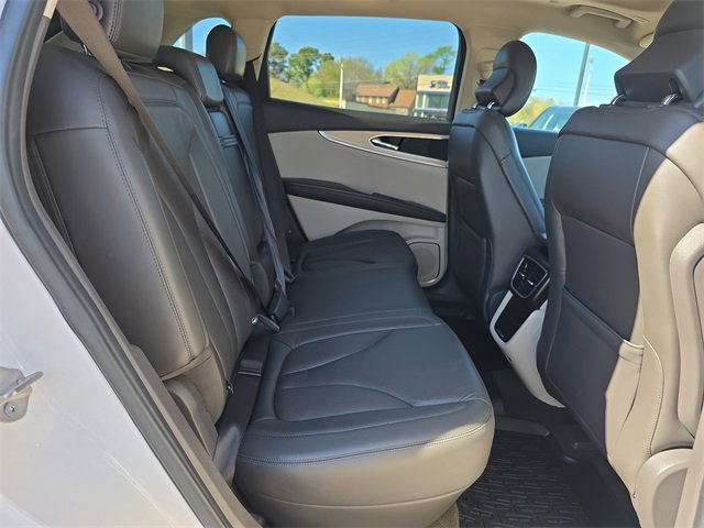 Used 2019 Lincoln Nautilus Select image 16