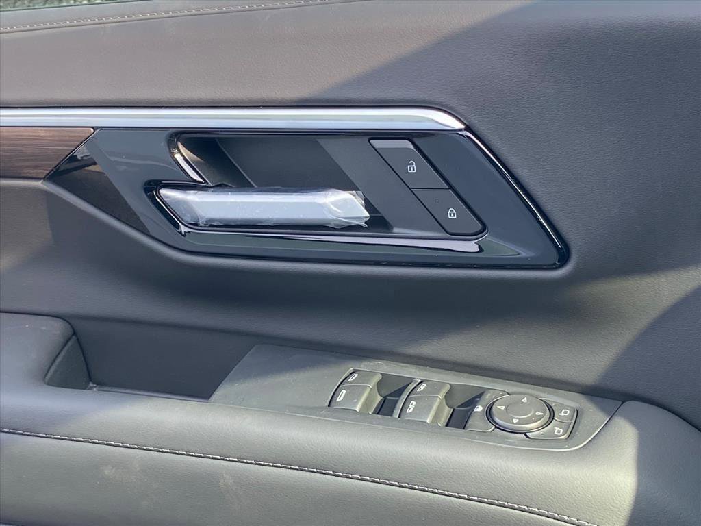 New 2026 Chevrolet Suburban LS image 18