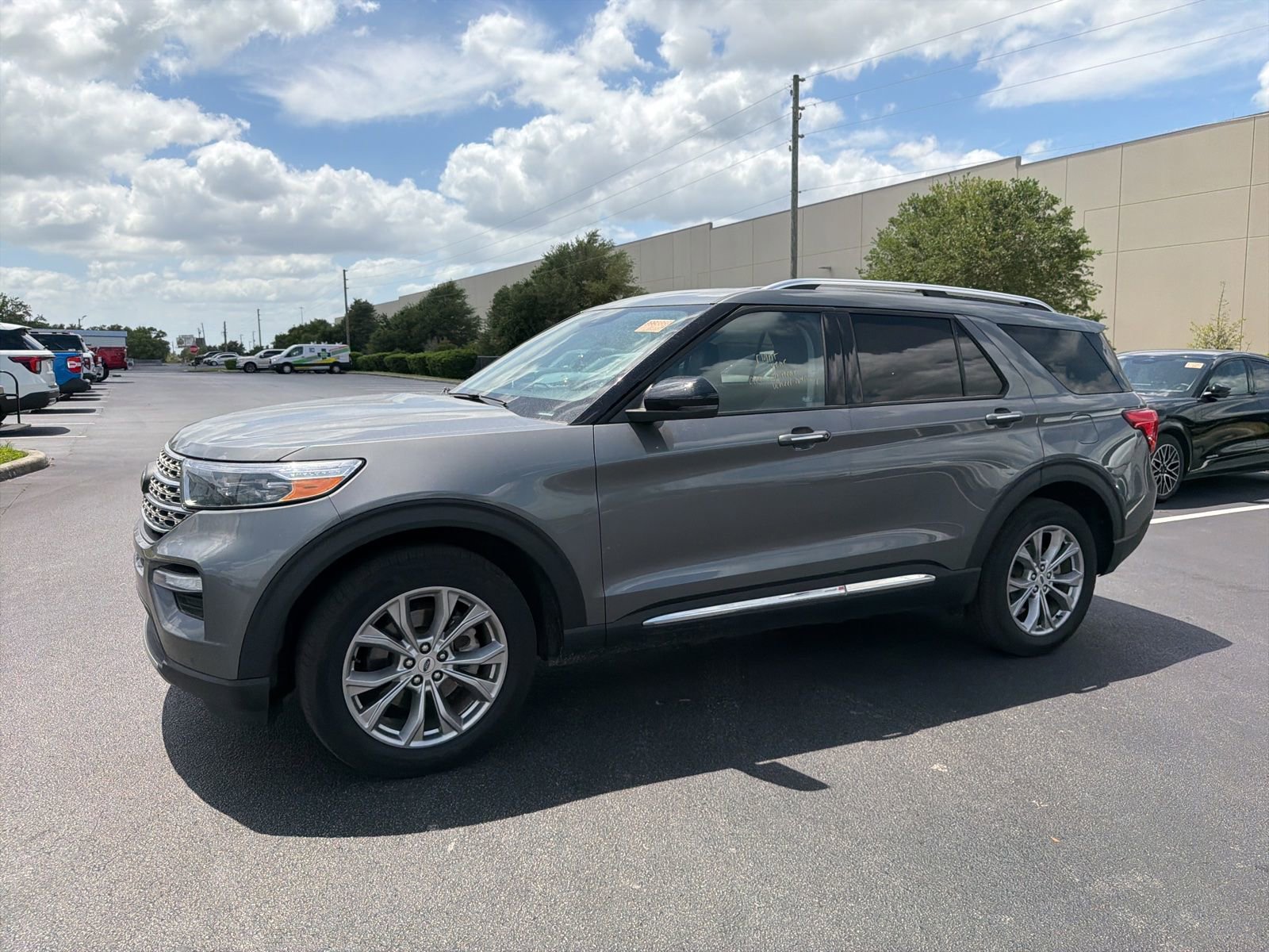 Used 2023 Ford Explorer Limited w/ Limited Technology Package image 15