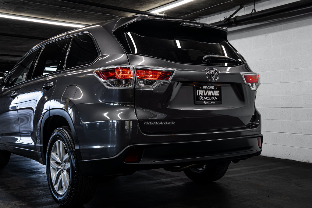 Used 2016 Toyota Highlander LE FWD image 16