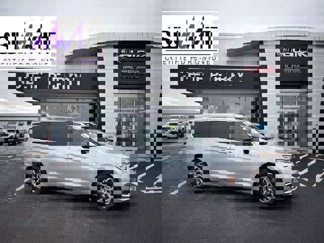 Used 2024 Chrysler Pacifica Limited image 1